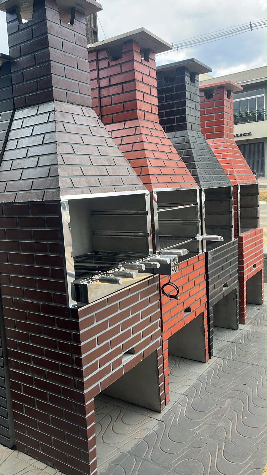 Churrasqueiras pré-moldadas com acabamento inox